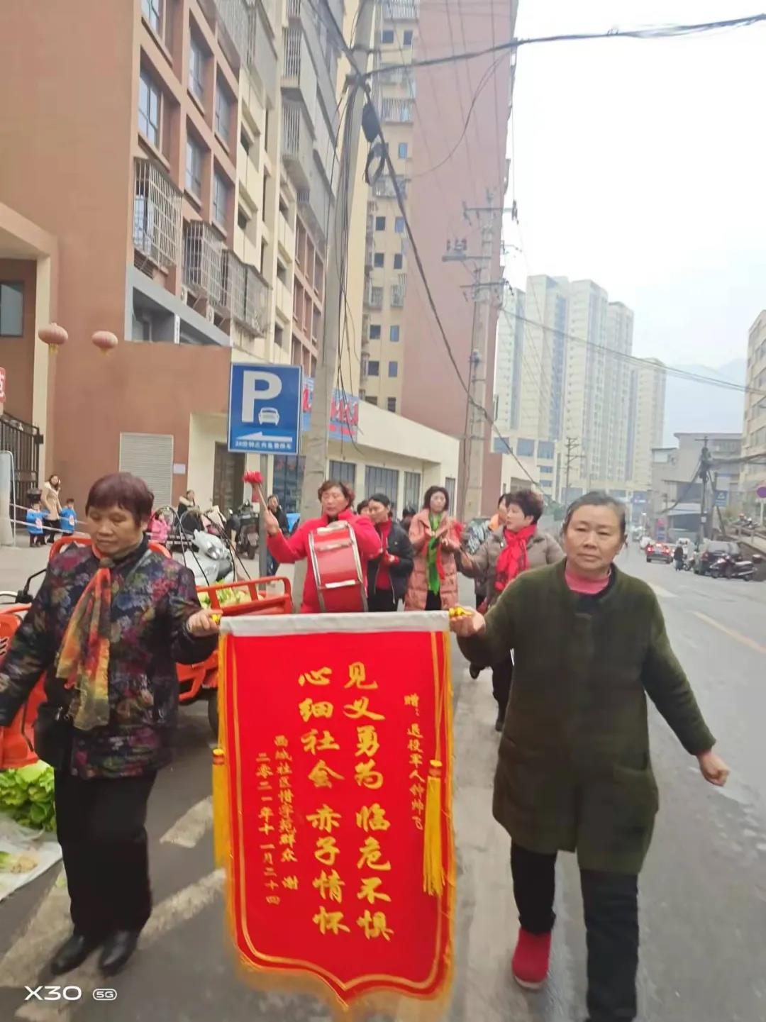 群众一说：报警！泸州该男子撒腿就跑...-2.jpg