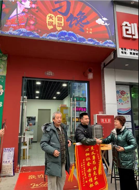 群众一说：报警！泸州该男子撒腿就跑...-3.jpg