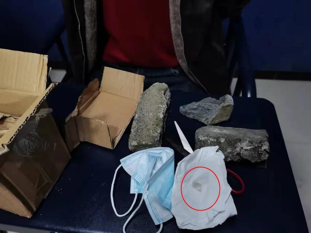 泸州缉毒第一现场带你看毒贩拼车带“奇石”！-1.jpg