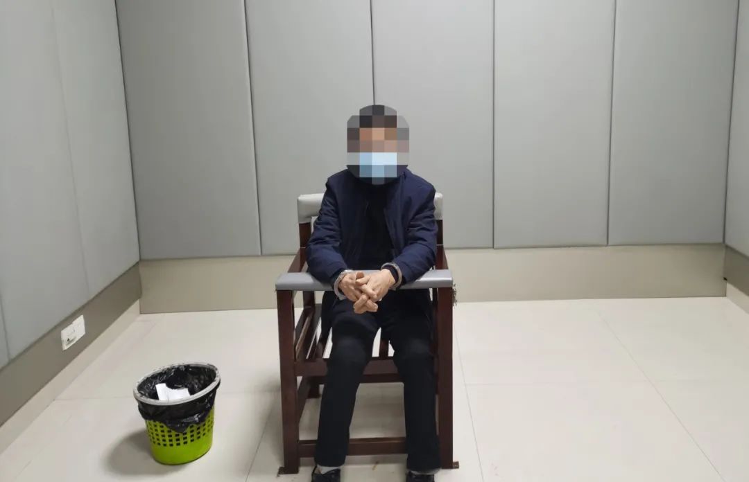 泸州一位“霸王硬上脚”者与警察的对白-5.jpg