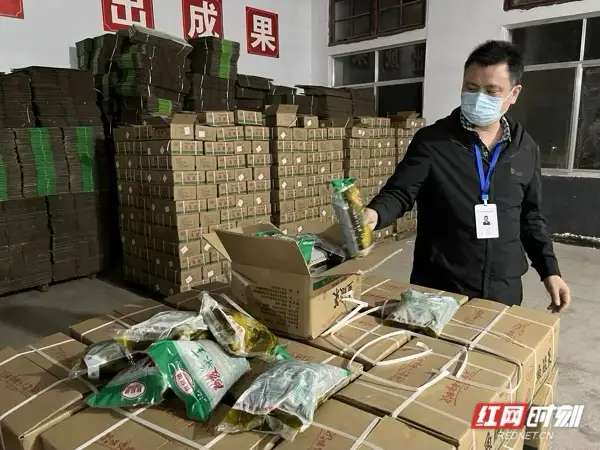 连夜行动┃湖南查封“土坑酸菜”涉事企业并责令停产-1.jpg