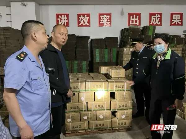 连夜行动┃湖南查封“土坑酸菜”涉事企业并责令停产-2.jpg