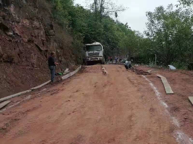 泸州况场：打通最后两百米，泥巴路变致富路！-3.jpg