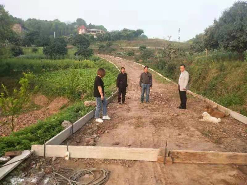 泸州况场：打通最后两百米，泥巴路变致富路！-2.jpg