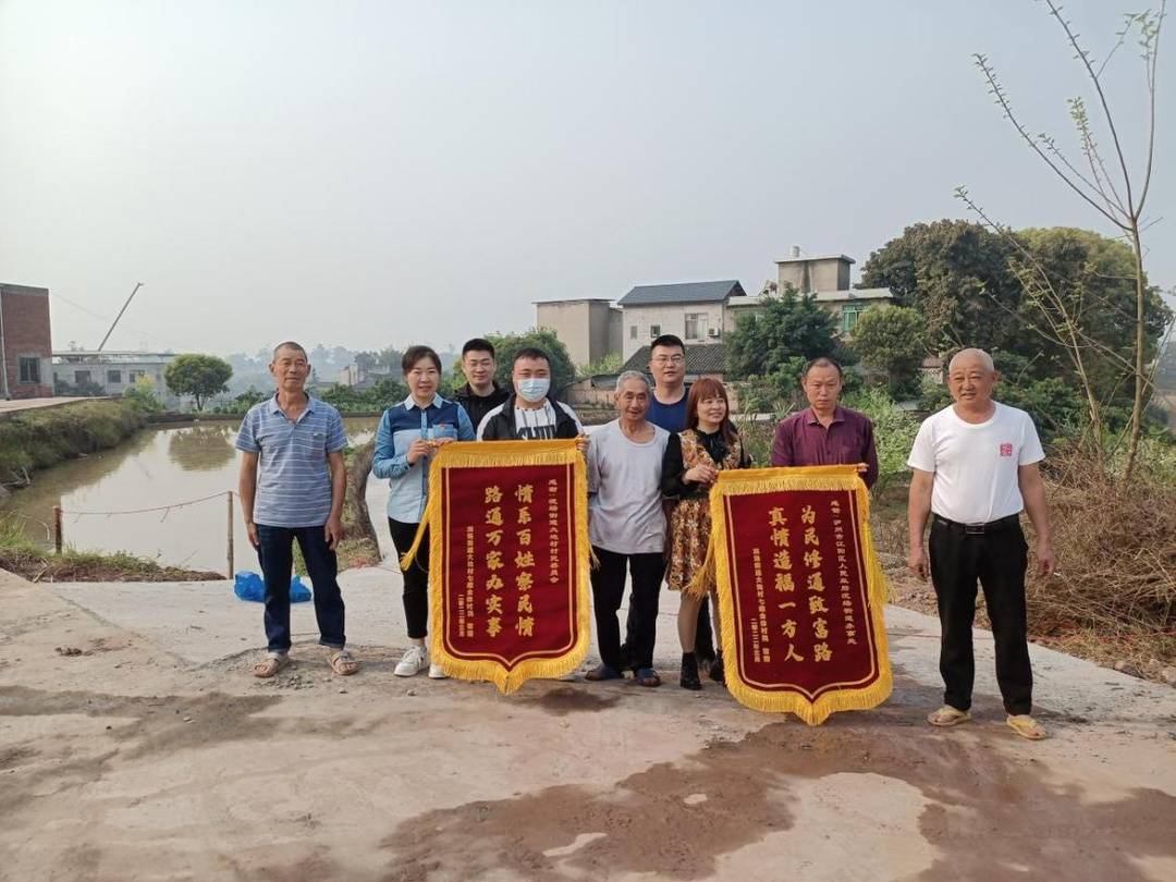 泸州况场：打通最后两百米，泥巴路变致富路！-7.jpg