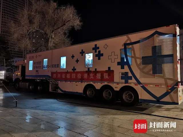 四川泸州援吉核酸检测队：抽调精兵强将组成支援队伍 率先开展核酸检测工作-4.jpg