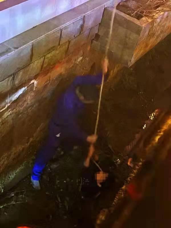 “事了拂衣去”！救人的他们在朋友圈被认出：泸州供电员工-2.jpg