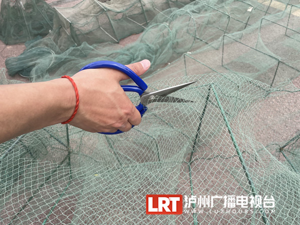 一件不留！泸州江阳区集中销毁1300余件非法捕捞渔具-1.jpg