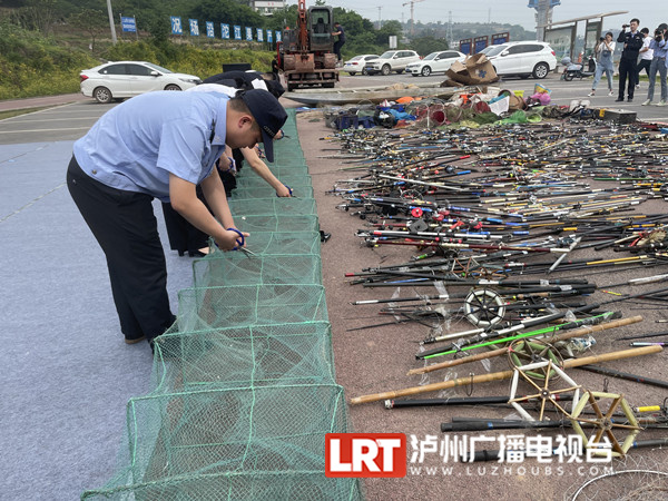 一件不留！泸州江阳区集中销毁1300余件非法捕捞渔具-3.jpg