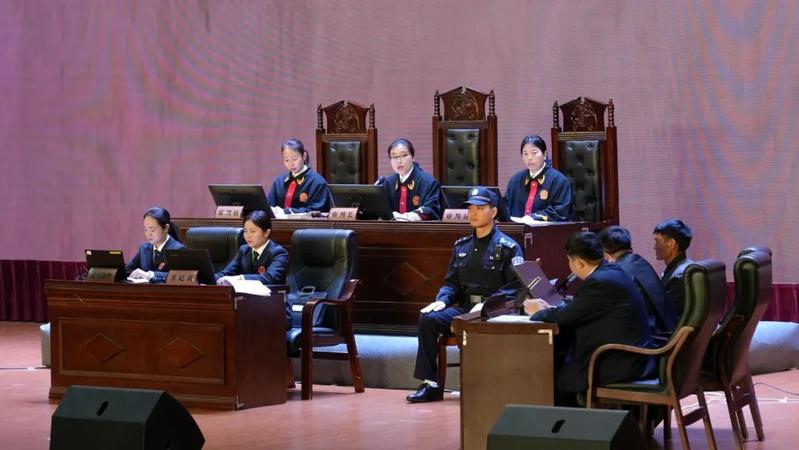 好意搭乘出事故谁担责？庭审现场搬进泸职院，学生们都懂了-2.jpg