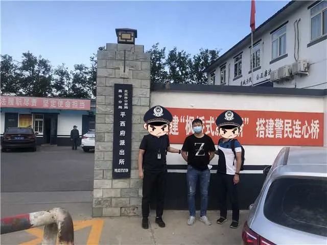 泸州公安“碎”了1万瓶酒-4.jpg
