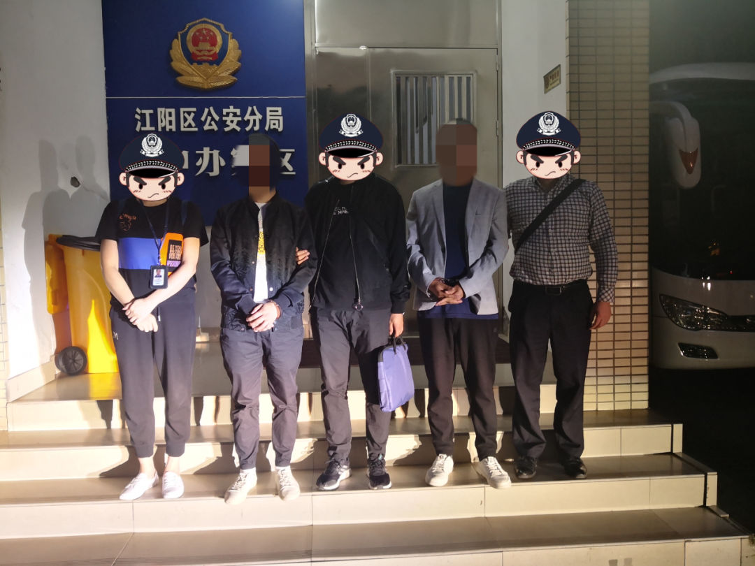 泸州公安“碎”了1万瓶酒-5.jpg