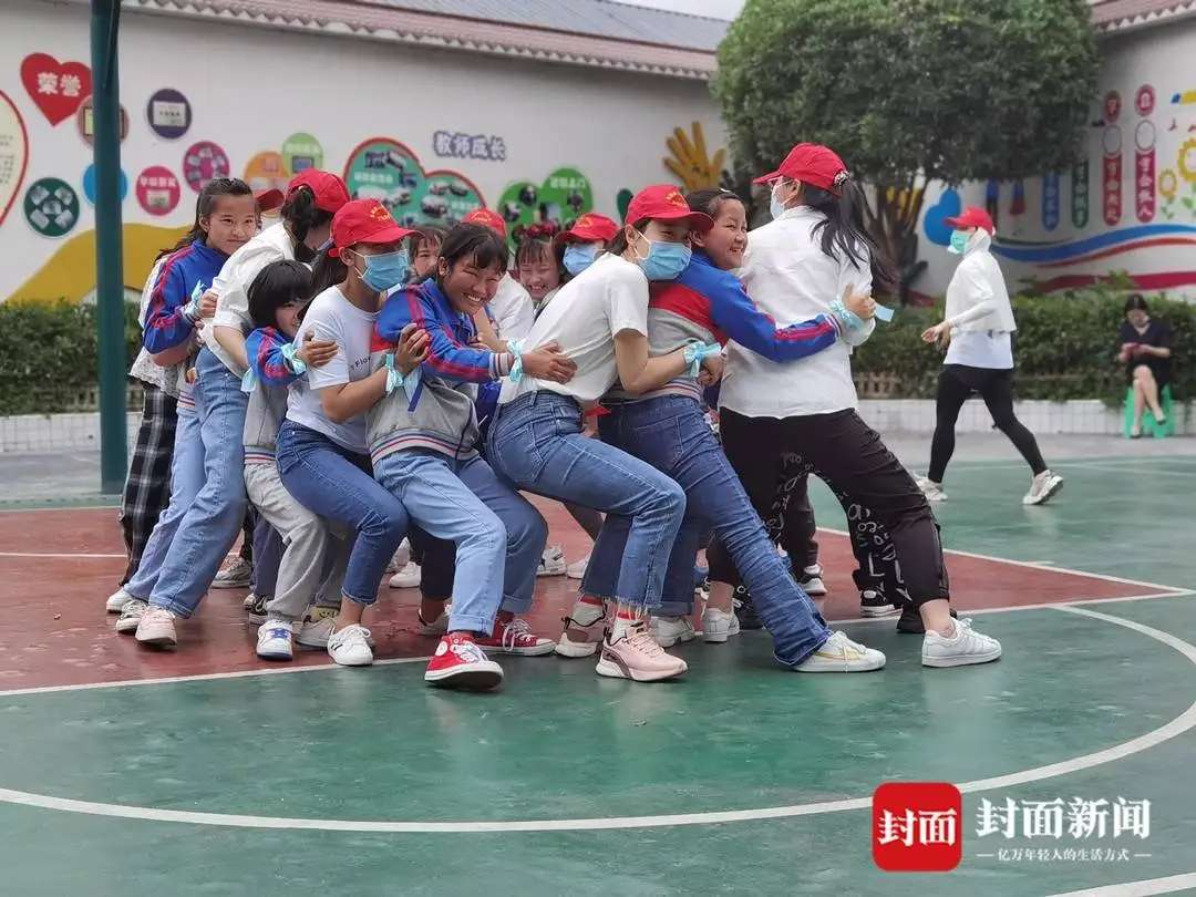 古蔺县人民医院团委：一支有着“男”丁格尔护士队的四川省五四红旗团委-1.jpg