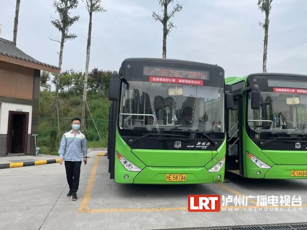 暖心！乘客突发疾病，泸州公交司机紧急送医-4.jpg