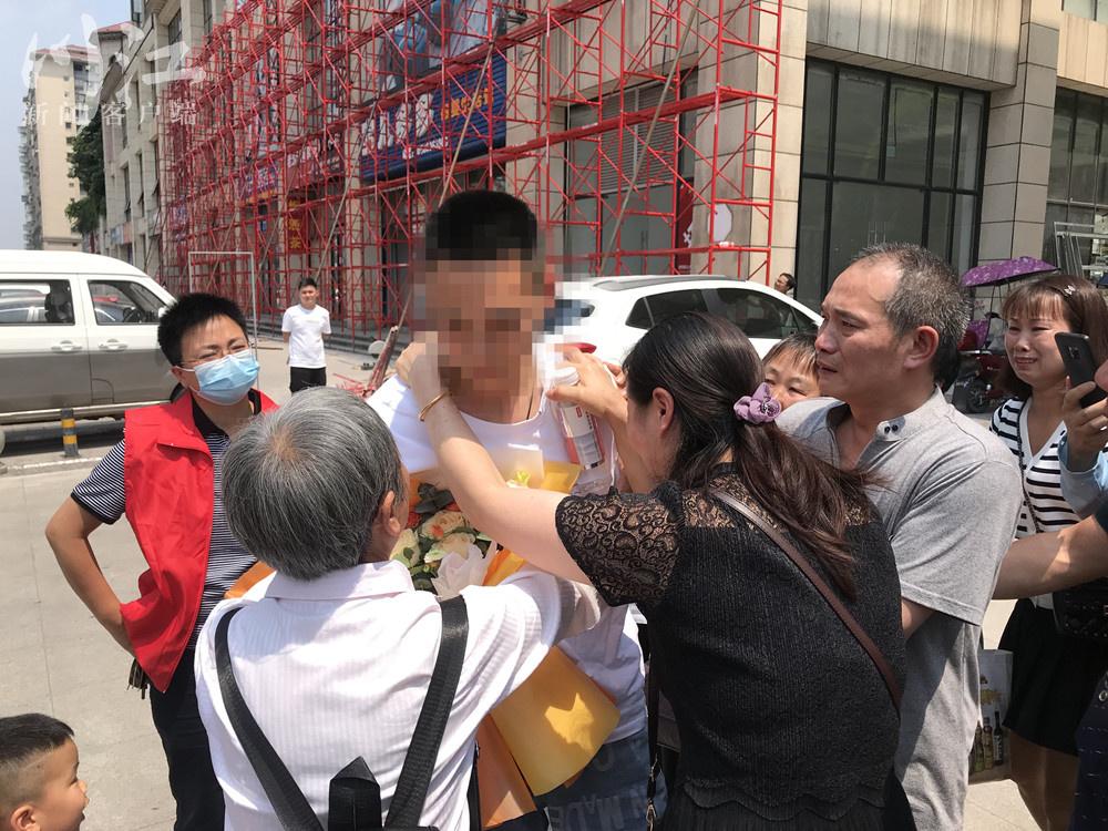 今天，走丢21年的泸州男孩回家了-3.jpg