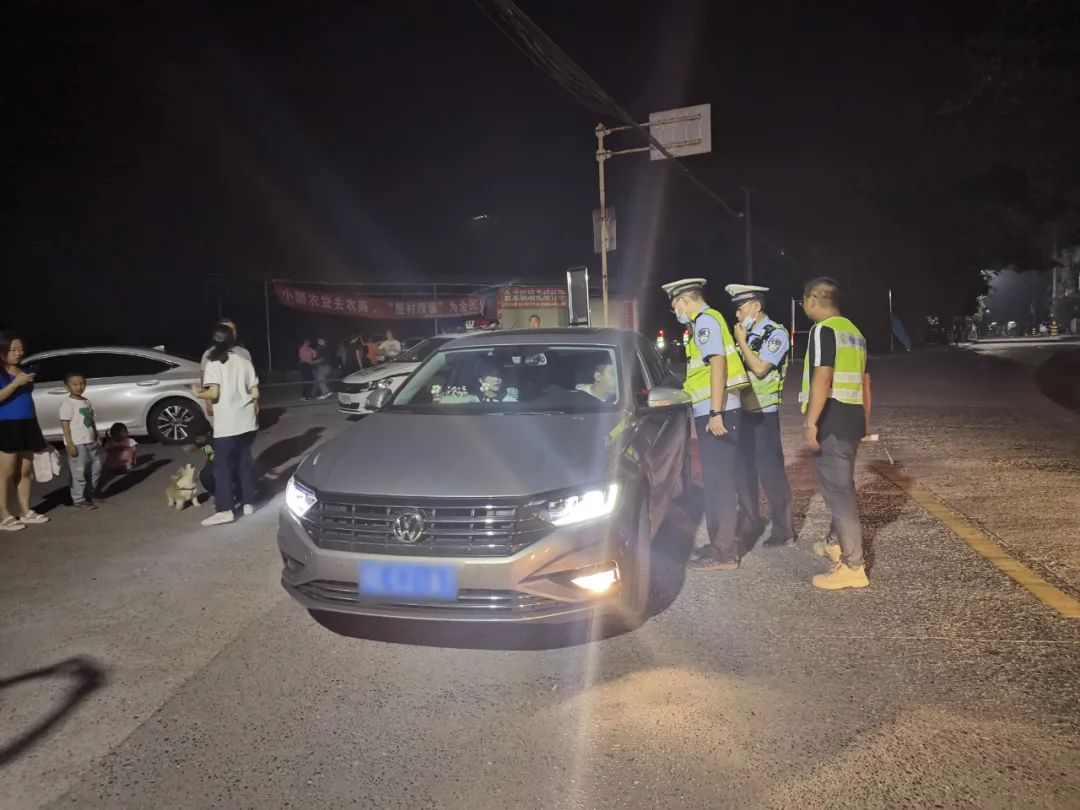 泸州公安交警开展夜间重点违法专项整治-11.jpg