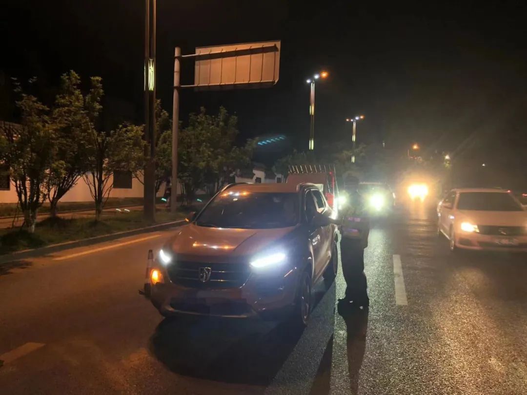 泸州公安交警开展夜间重点违法专项整治-13.jpg