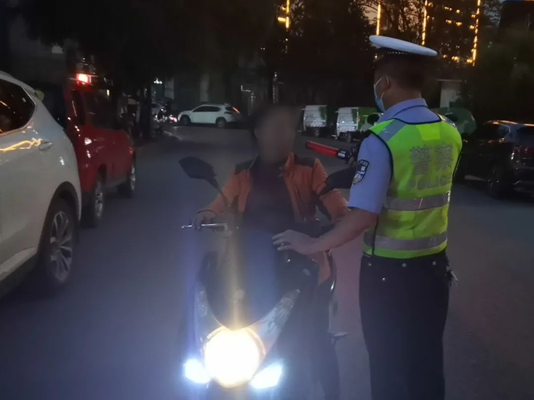 泸州公安交警开展夜间重点违法专项整治-14.jpg