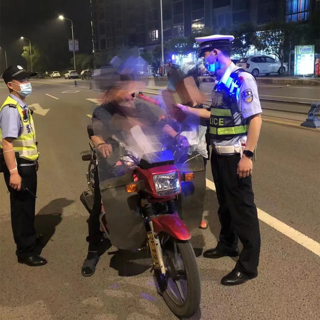 泸州公安交警开展夜间重点违法专项整治-15.jpg