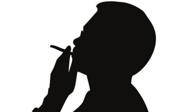 女朋友嫌弃我抽烟，她说不戒烟就分手，我该咋办？-1.jpeg