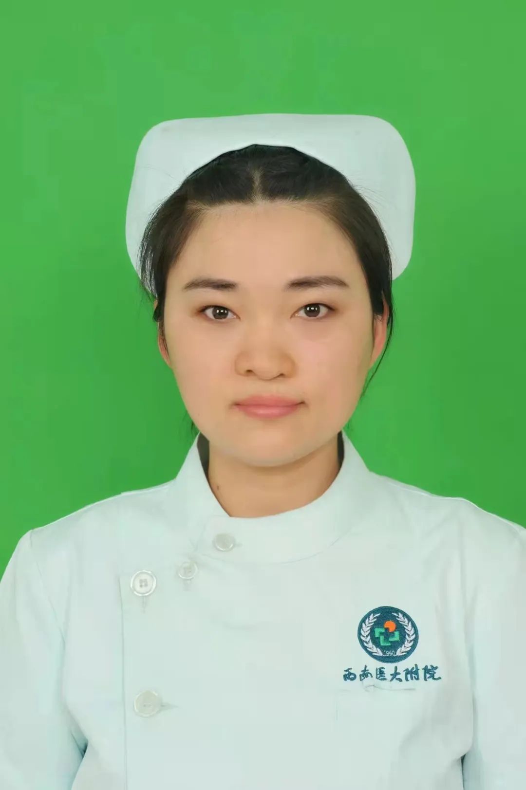泸州一病人砸玻璃窗欲跳楼 危急时刻……-4.jpg