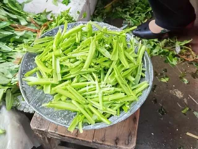 洗、切、剥、摘，就差帮煮帮吃！泸州菜市场如此“内卷”-5.jpg