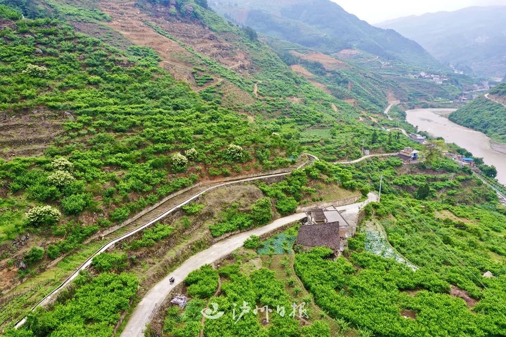 奇迹！泸州有一条绝壁上凿出来的“人工天河”-6.jpg