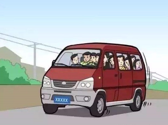 老人搭乘超员车泸州交警开启“碎碎念-1.jpg