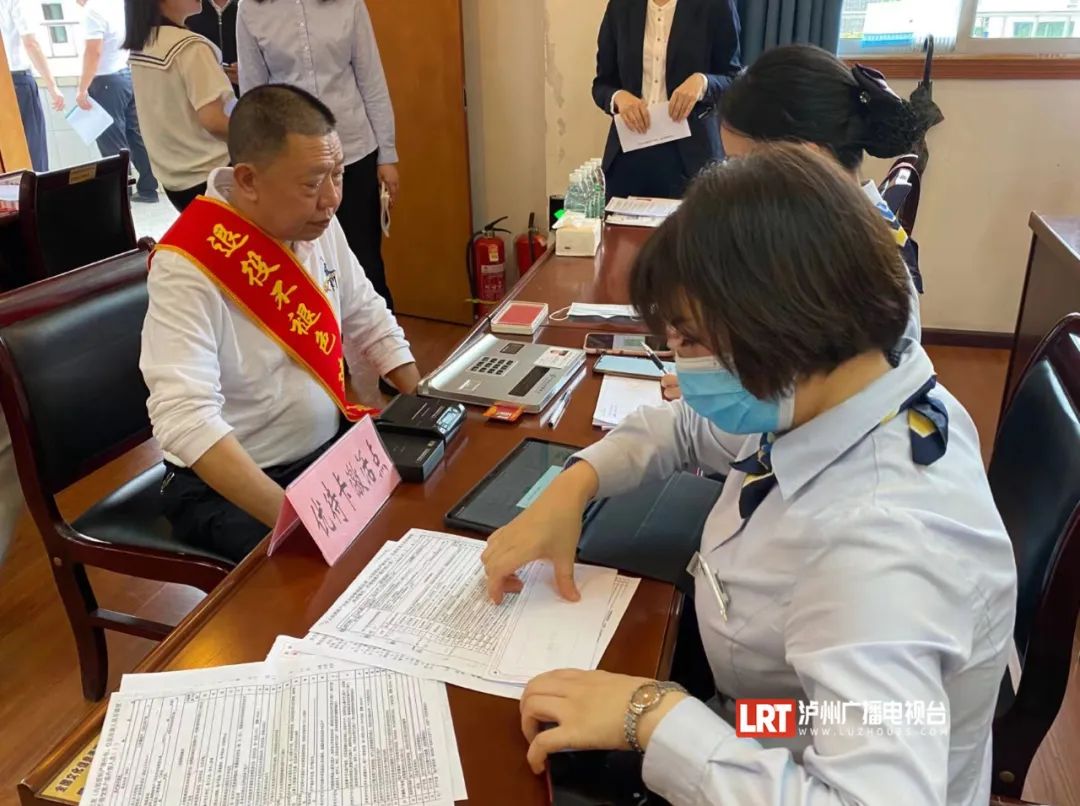 荣耀时刻！泸州首批退役军人优待证来了-5.jpg