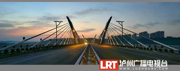 日落、清晨、雨天……泸州老人用特殊的方式记录国窖大桥的10年-1.jpg
