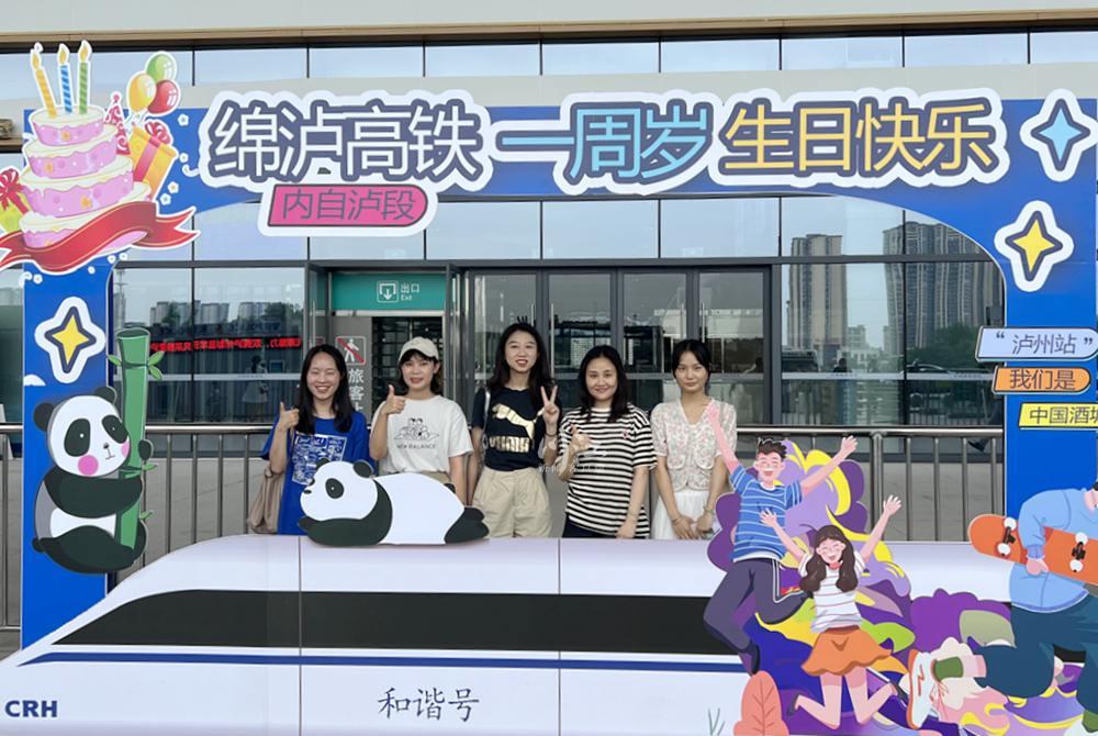 泸州高铁暑运高峰班次将增至30趟-1.jpg