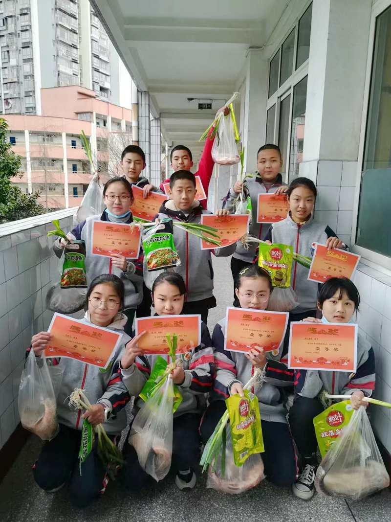 好好学习有肉吃！泸州学生收到花式期末奖励-5.jpg