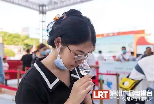 2022年第七届寻找民间好舌头大赛在泸州开幕-6.jpg
