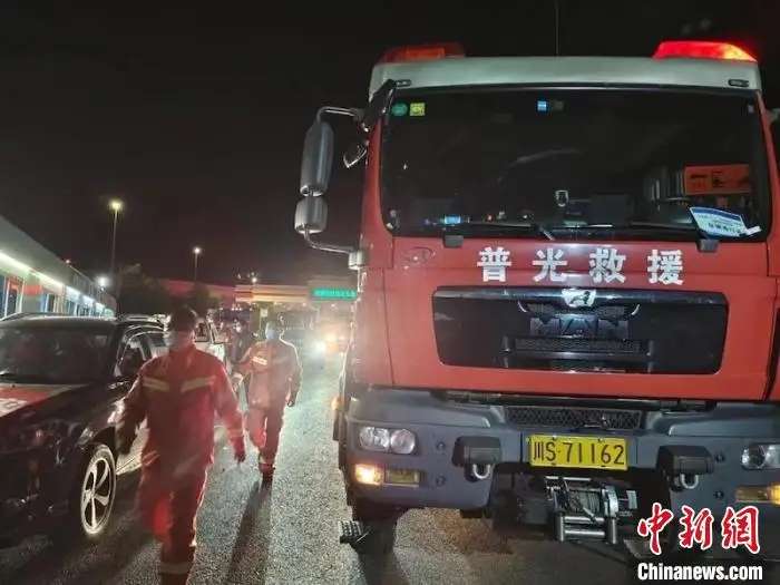 中国石化力保四川抗震救灾油气供应 紧急调动500余吨应急油-2.jpg