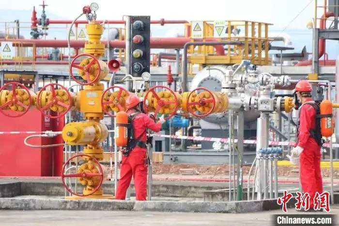 中国石化力保四川抗震救灾油气供应 紧急调动500余吨应急油-3.jpg