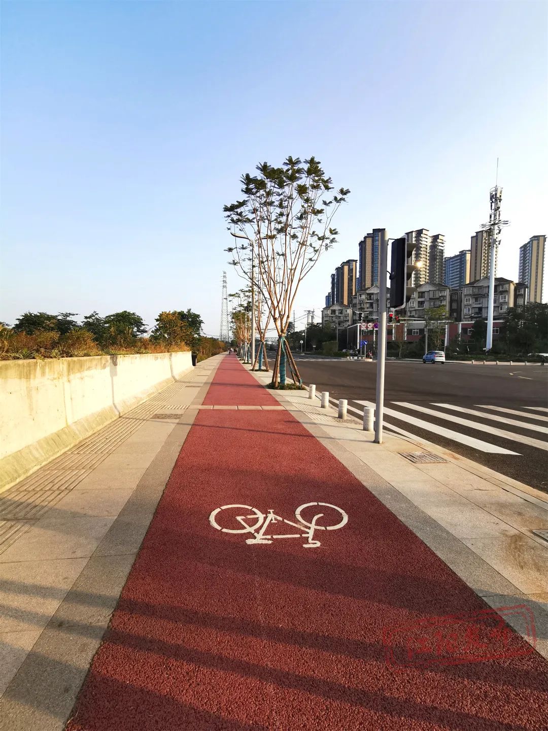 途经“三线工业”遗址保护区，泸州茜草滨江路已建成-5.jpg