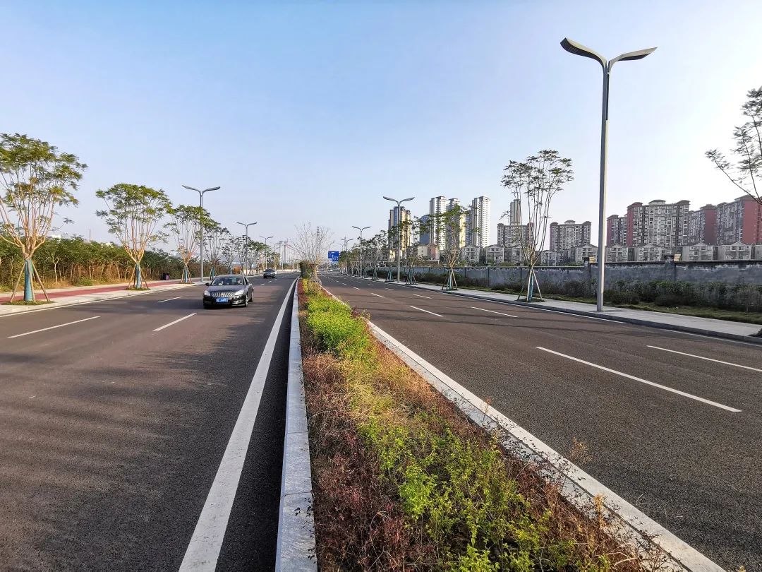 途经“三线工业”遗址保护区，泸州茜草滨江路已建成-4.jpg