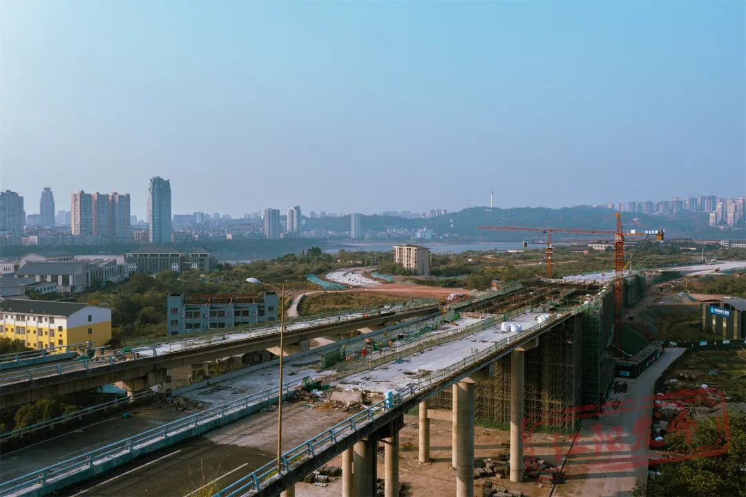 途经“三线工业”遗址保护区，泸州茜草滨江路已建成-12.jpg