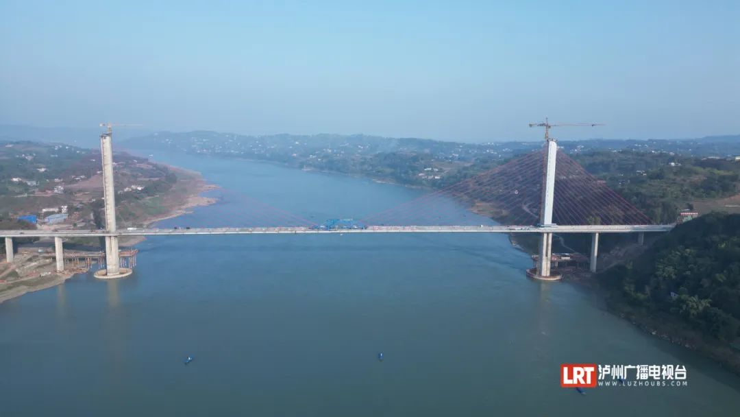预计5月通车！泸州市白沙长江大桥成功合龙-1.jpg