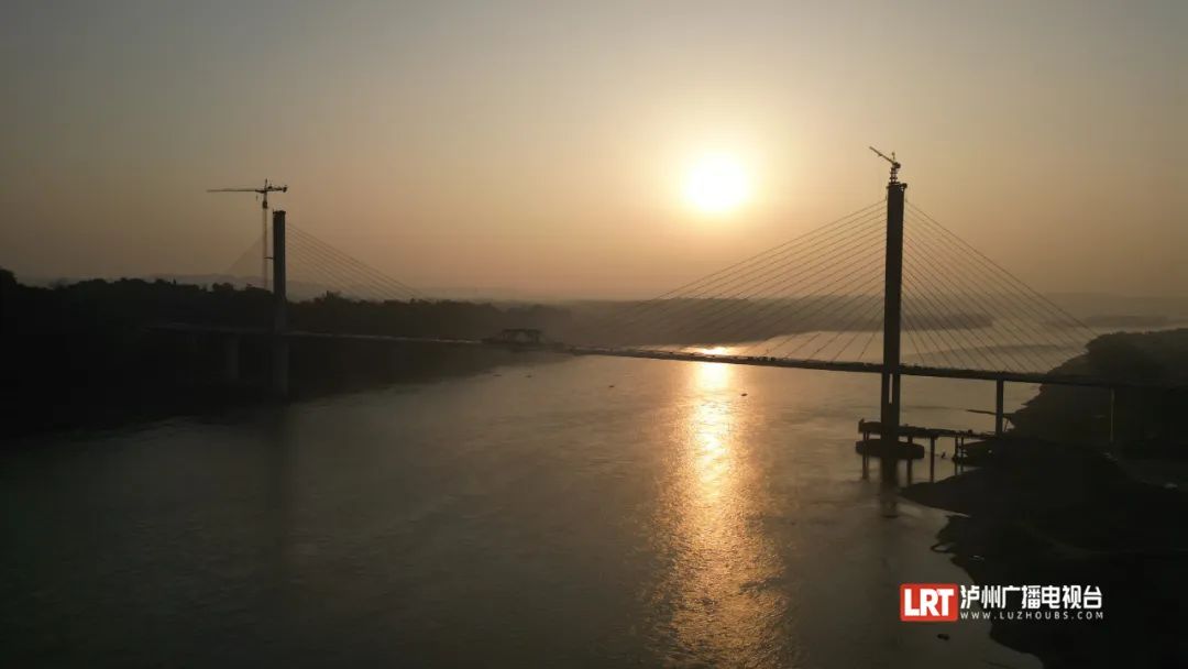 预计5月通车！泸州市白沙长江大桥成功合龙-4.jpg