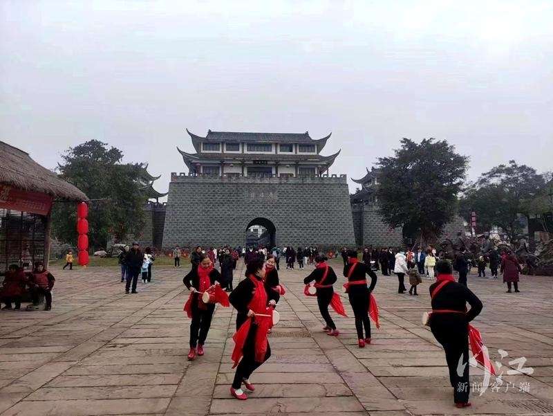热热闹闹民俗味 过新年，合江尧坝古镇好戏连台-2.jpg