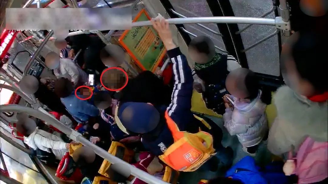 泸州公交车人贩子抢孩子！喝了酒，你必须是我的孙女……-6.jpg