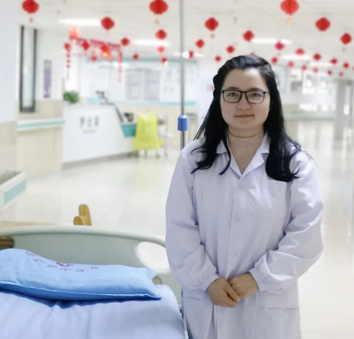 突发！美女医生列车上紧急救人！她们来自泸州这所医院…-1.png