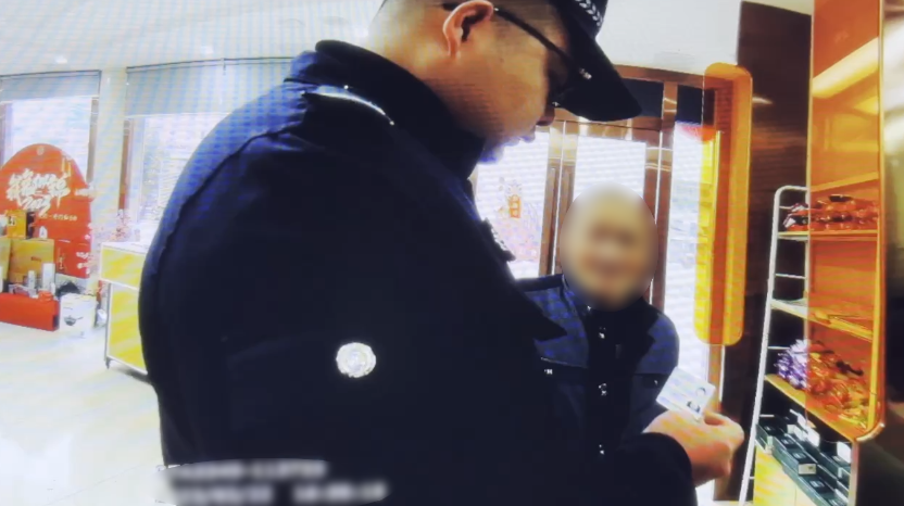 事发泸州！男子持假证到银行办业务！被当场识破-2.png