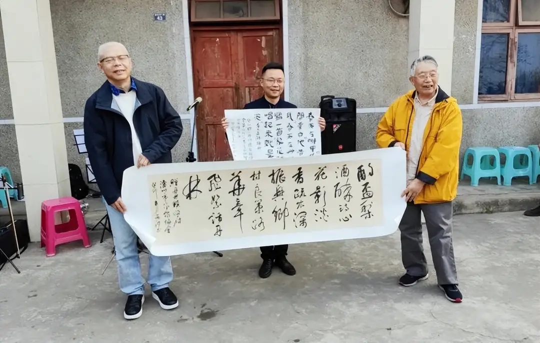 泸州：酒城诗会梨花诗会“绽”丹林 马力、彭传鼎分获一等奖-5.jpg