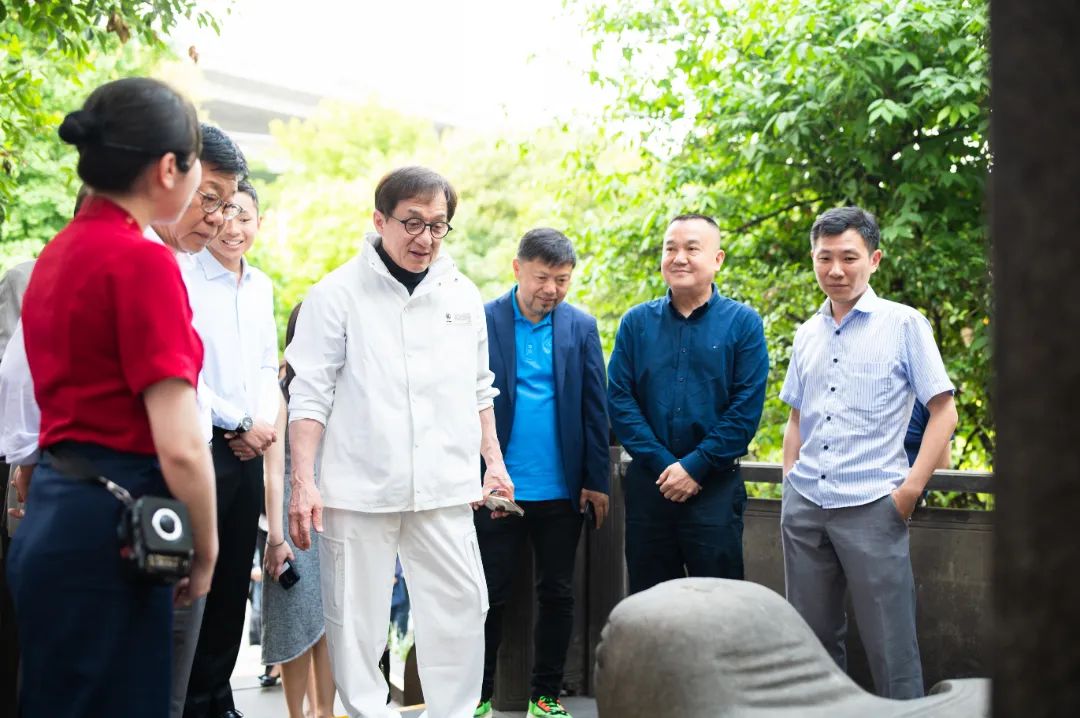 国际巨星成龙！“五一”空降酒城泸州-7.jpg