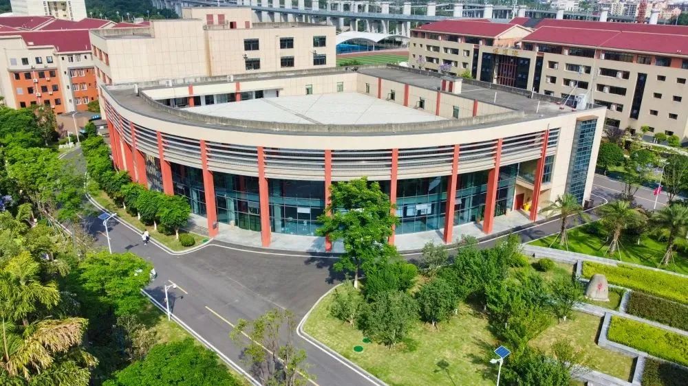 泸州这所学校招老师了！报名时间就在…-1.jpg