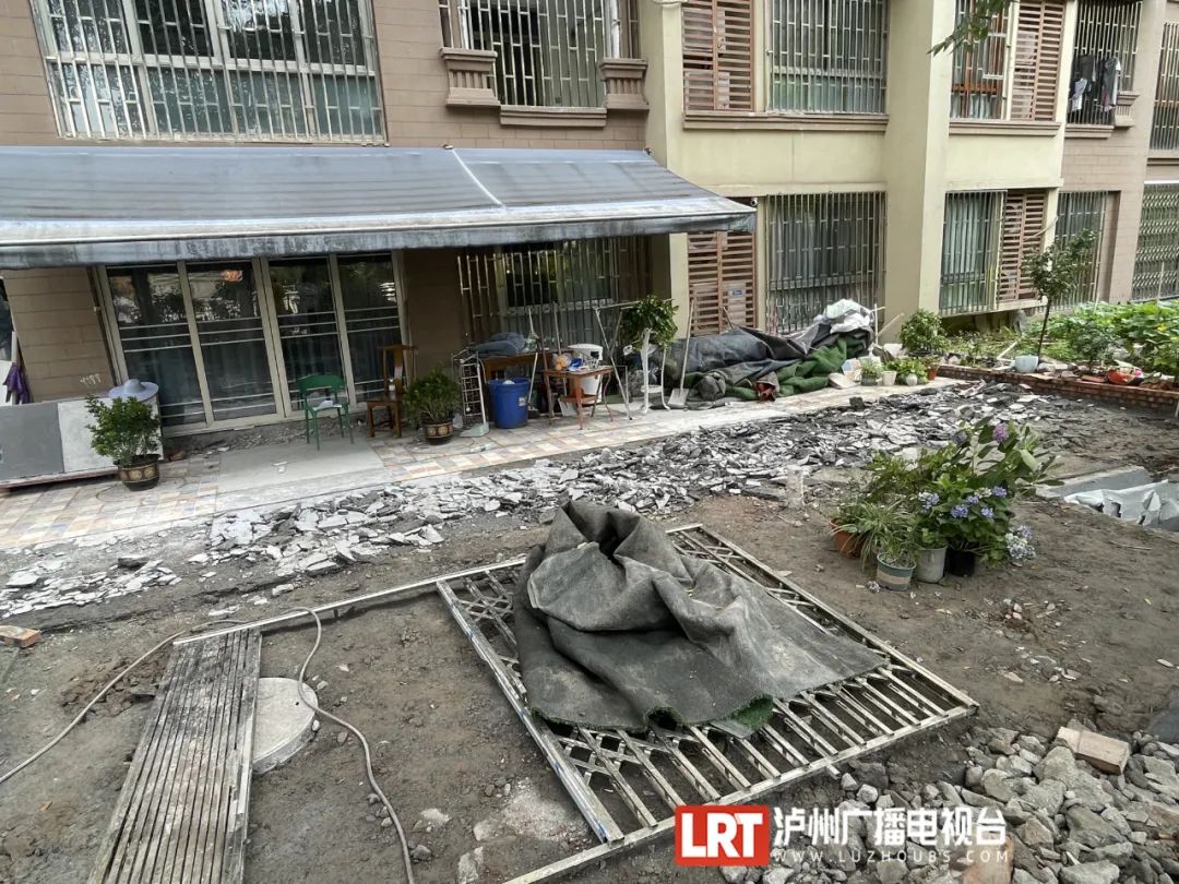 屡劝不听！泸州一小区违建被强制拆除，居民纷纷叫好！-1.jpg