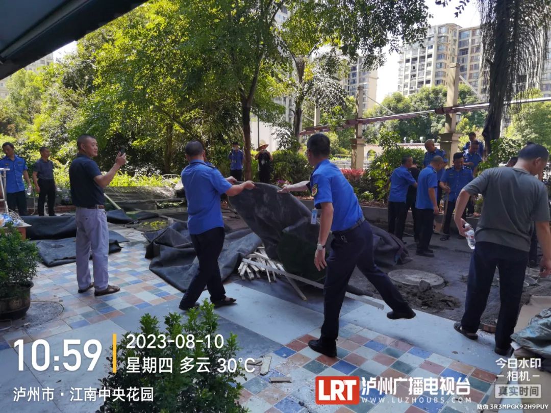 屡劝不听！泸州一小区违建被强制拆除，居民纷纷叫好！-3.jpg