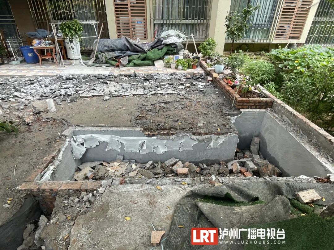 屡劝不听！泸州一小区违建被强制拆除，居民纷纷叫好！-2.jpg